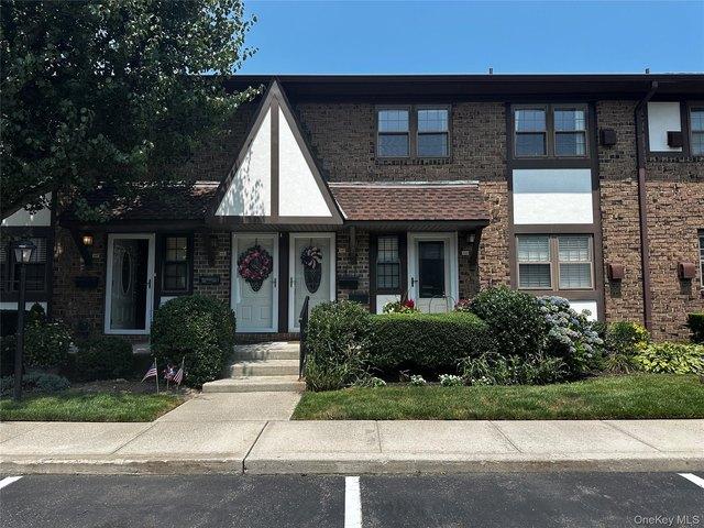 Condo for sale in Babylon, New York