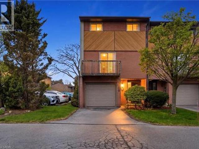 Townhouse for sale in Ancaster, Ontario