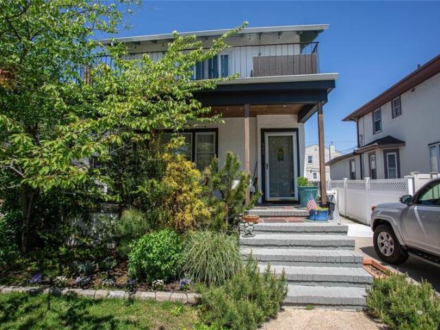 Duplex for sale in Long Beach