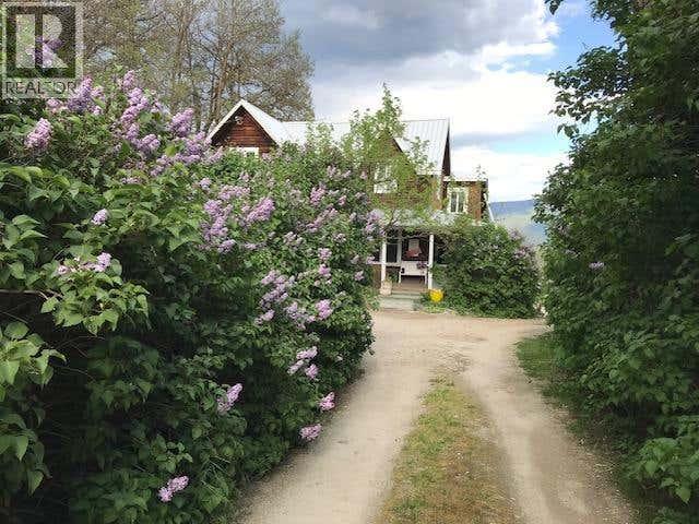 House for sale in Spallumcheen, British Columbia