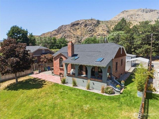 House for sale in Chelan Falls, Washington