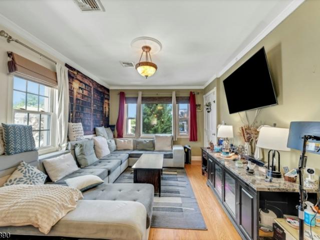 House for sale in Lyndhurst, New Jersey