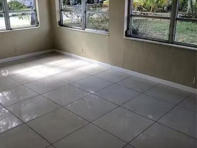 House for rent in Hollywood