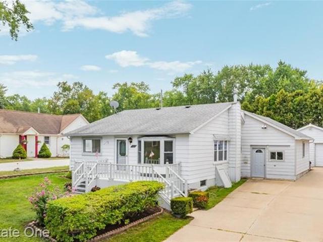 House for sale in Twin Beach, West Bloomfield Township
