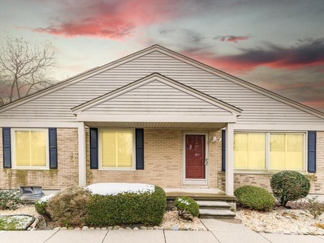 Condo for sale in Clinton Township, Michigan