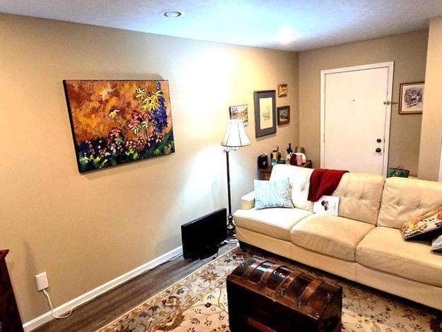 Condo for sale in Woodlake, California