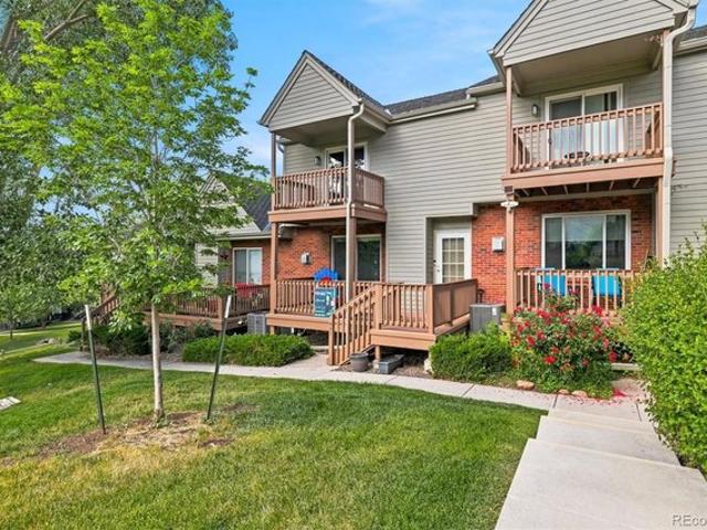 Townhouse for sale in Golden Ridge Condominiums, Golden