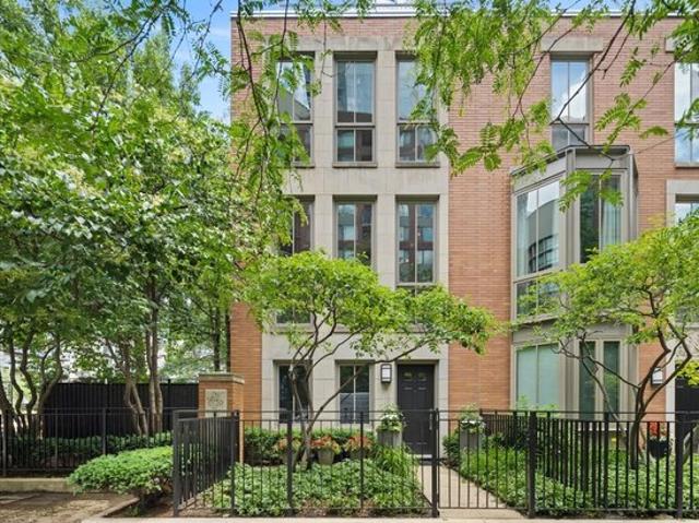 Townhouse for sale in Chicago Park, Illinois