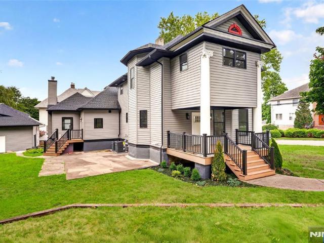 House for sale in Teaneck, New Jersey