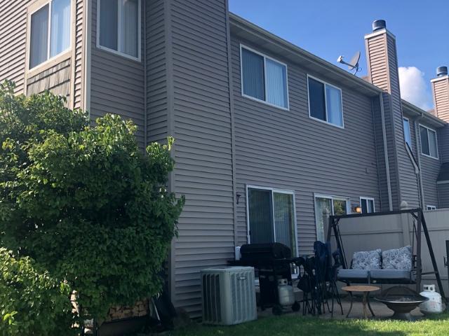 House for sale in Mchenry, Illinois