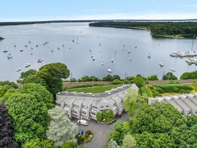 Townhouse for sale in Warwick, Rhode Island