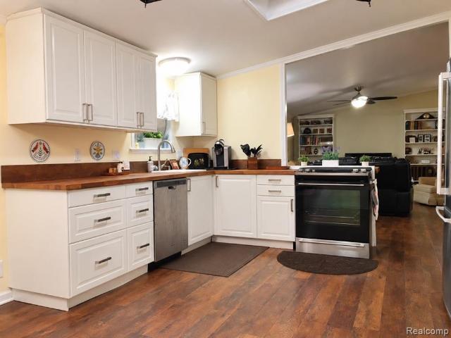 House for sale in Howell Township, Howell
