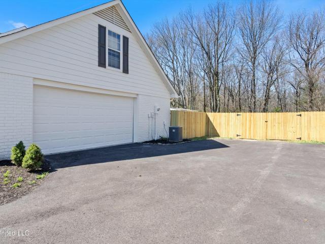 House for sale in Nesbit, Mississippi