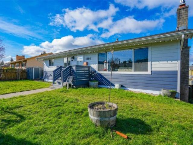House for sale in Clayoquot, British Columbia