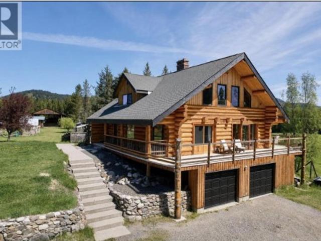 House for sale in Eagle Creek, British Columbia
