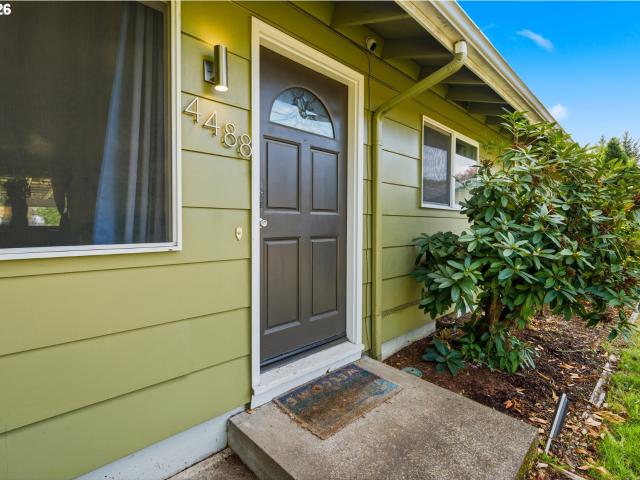 House for sale in Danebo, Eugene