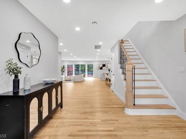 House for sale in Lyndhurst, New Jersey