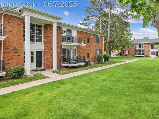 Condo for sale in Bloomfield Hills