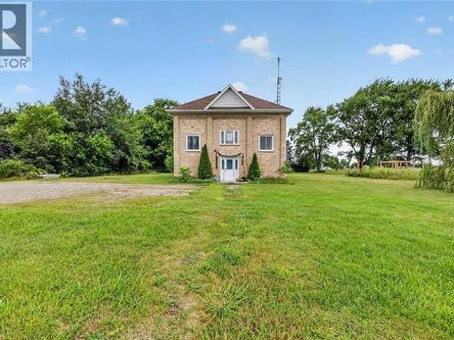 House for sale in Plympton–wyoming, Ontario