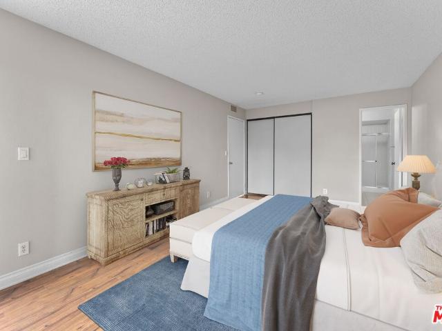 Condo for sale in Canoga Park, California
