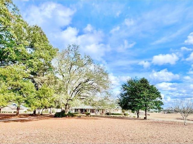 House for sale in Columbia, Alabama