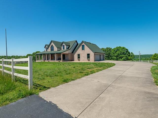 House for sale in Stone, Missouri