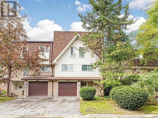Townhouse for sale in Aurora, Golden Horseshoe