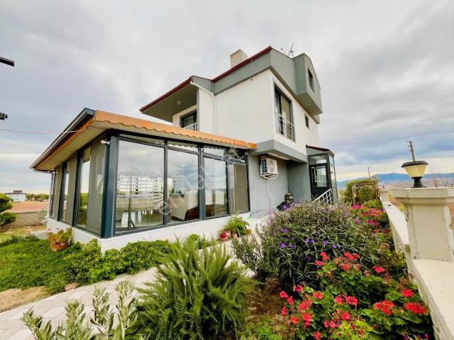 Çandarlı Tatil Köyü Sahil Kesimi, Dikili içerisinde satılık Villa
