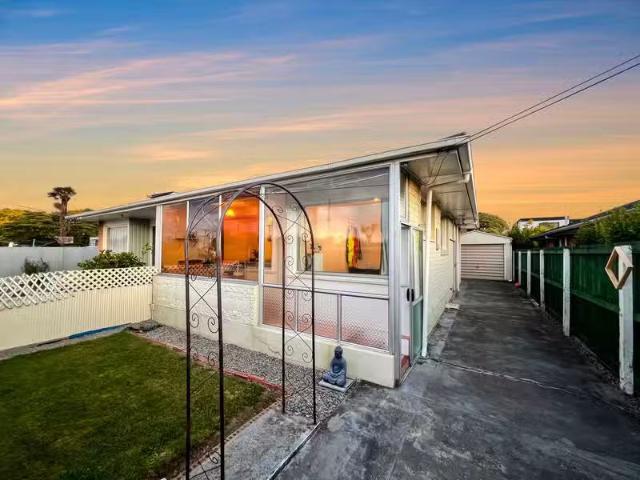 House for sale in Chaslands, Canterbury