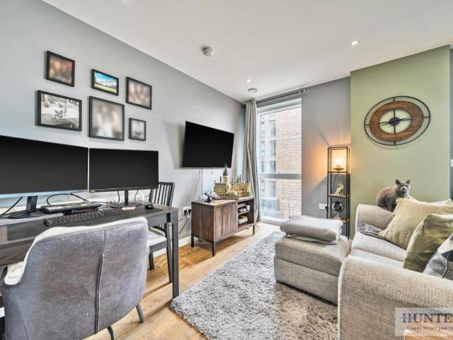 Flat for sale in Barnehurst, Greater London