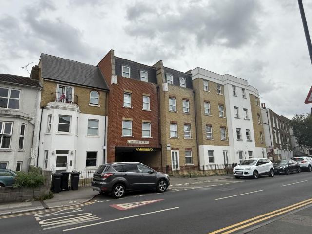 Flat for sale in Gravesend, Gravesham