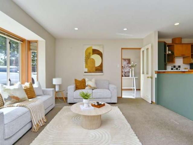Property for sale in Chaslands, Canterbury