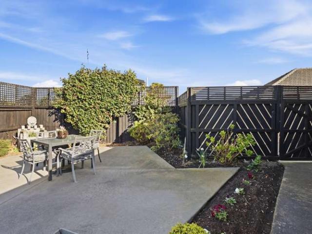 House for sale in Chaslands, Canterbury