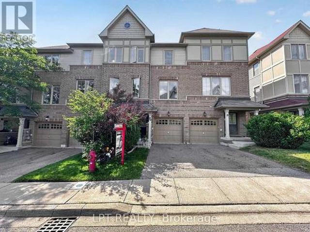 Townhouse for sale in Georgina, Ontario