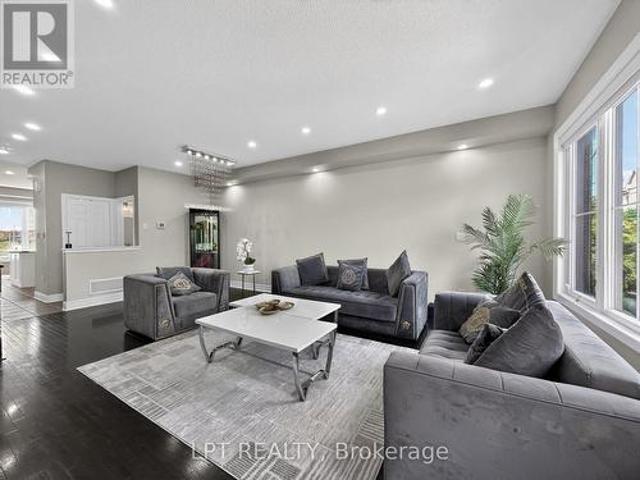 Townhouse for sale in Georgina, Ontario