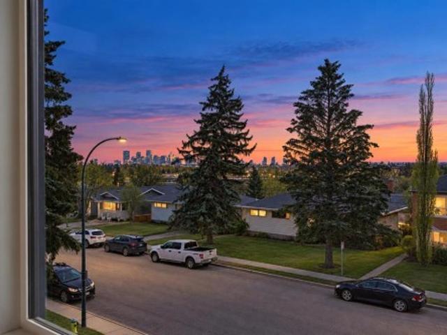 House for sale in Collingwood, Calgary