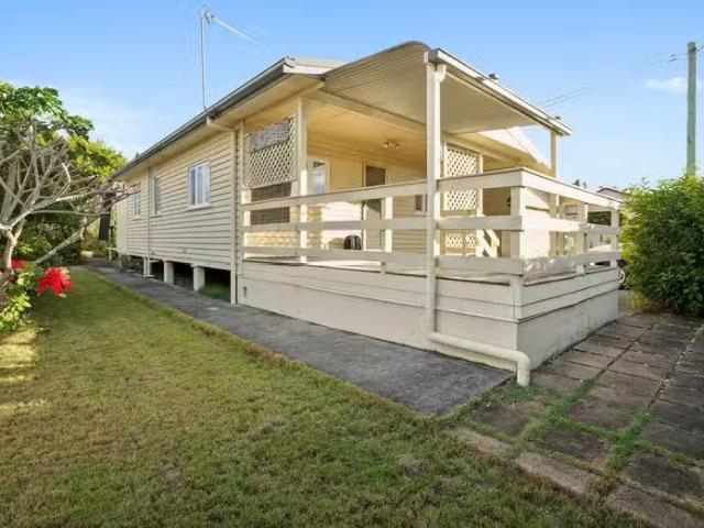 House for rent in Biggera Waters, Gold Coast City