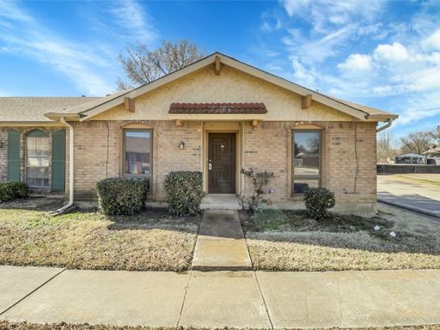 Townhouse for sale in Grand Prairie, Texas