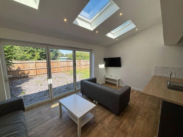 Room for rent in Elmfield, Leicestershire