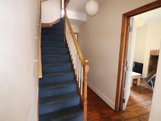 Room for rent in Robin Hood, The Slade