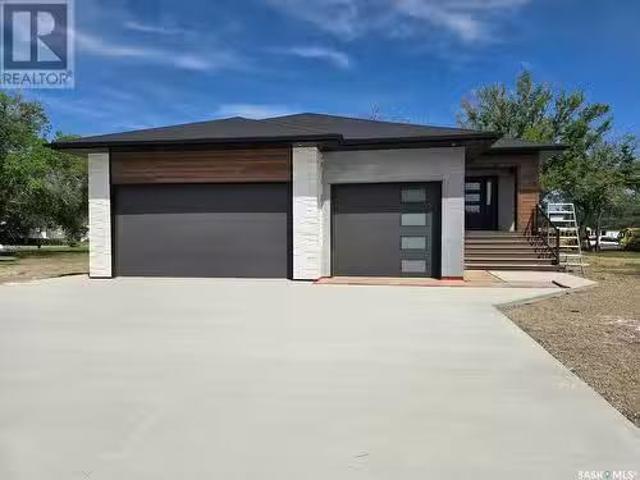 House for sale in Weyburn, Saskatchewan