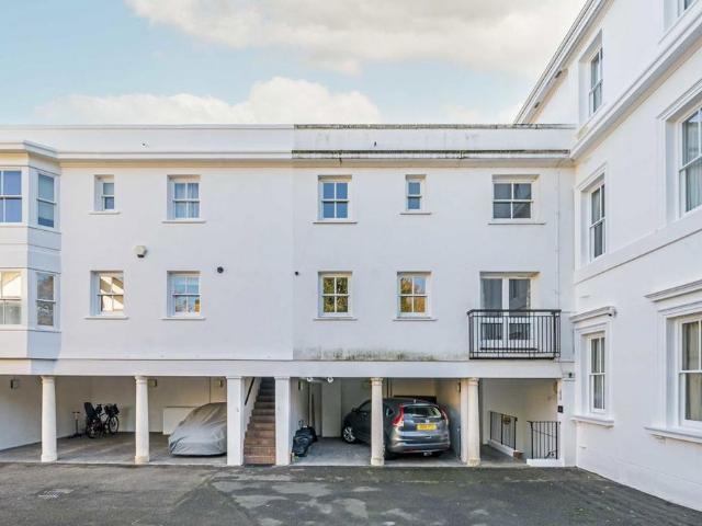 Apartment for rent in Royal Borough of Kingston upon Thames, Greater London