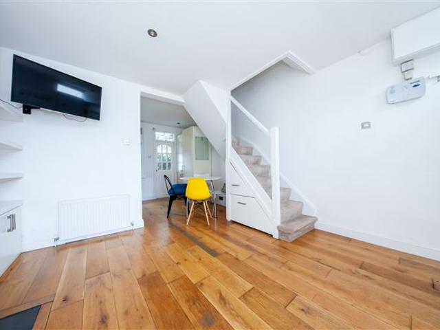 Terraced House to rent in Dublin
