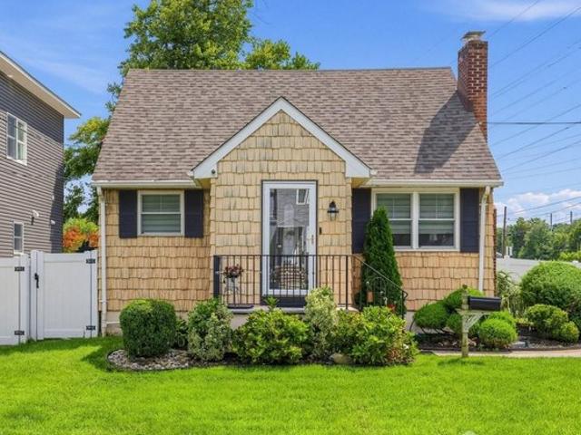 House for sale in Avenel, New Jersey