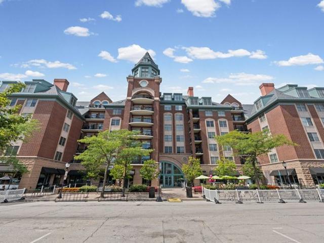Condo for sale in Arlington Heights, Illinois