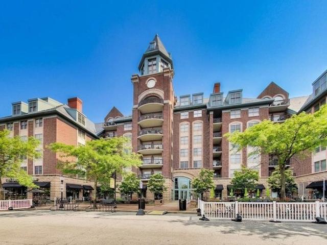 Condo for sale in Arlington Heights, Illinois