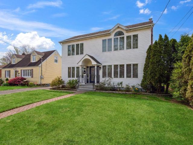 House for sale in Albertson