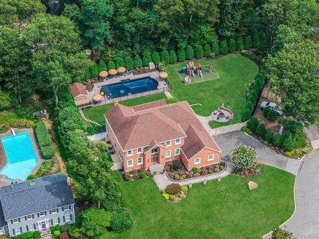 House for sale in Miller Place, New York
