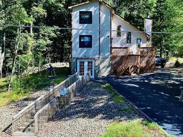 House for sale in Lake Ariel, Lake Township
