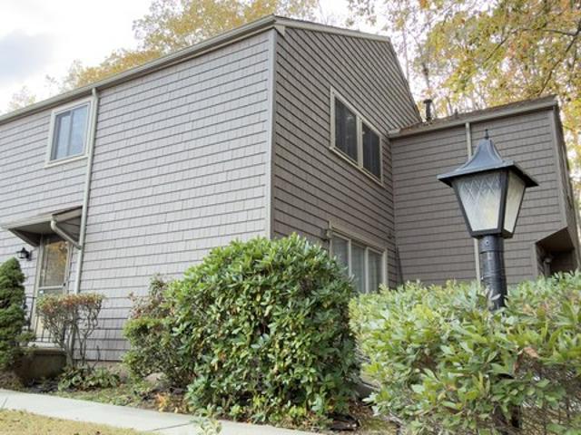 Townhouse for sale in Stratford, Connecticut